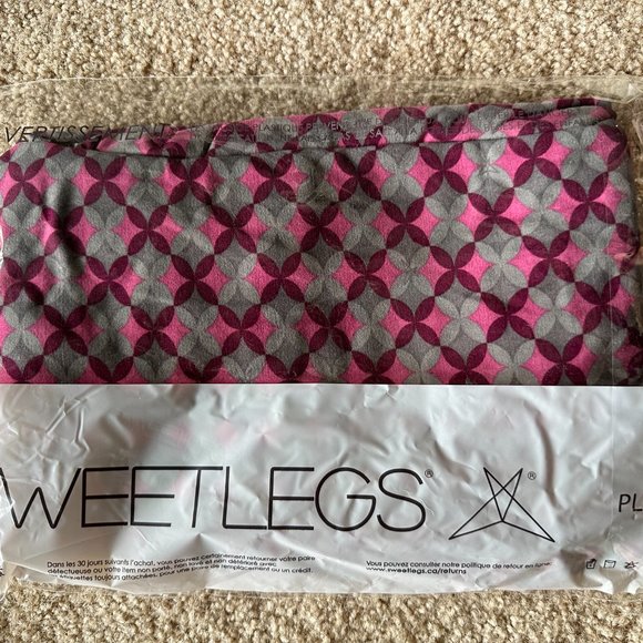 Uber Soft Plus Size Sweetlegs Leggings NWT Mariposa Pattern - Picture 2 of 4